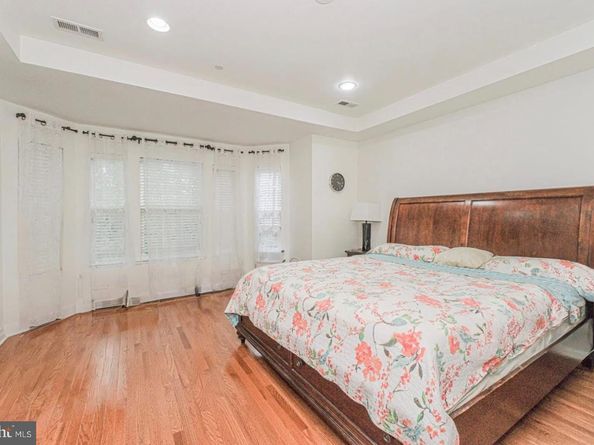42 Creekside Court, Secaucus NJ 07094