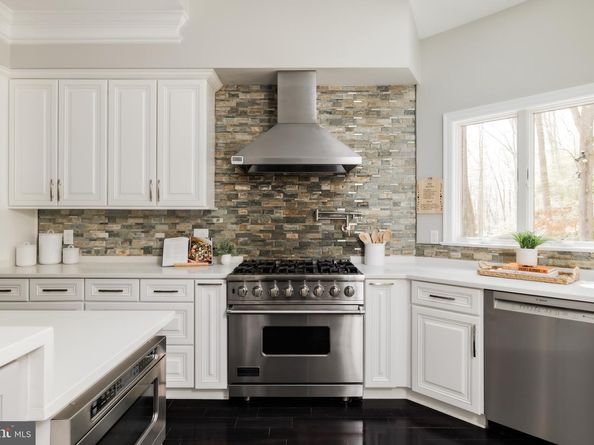 9200 Hollyoak Drive, Bethesda MD 20817