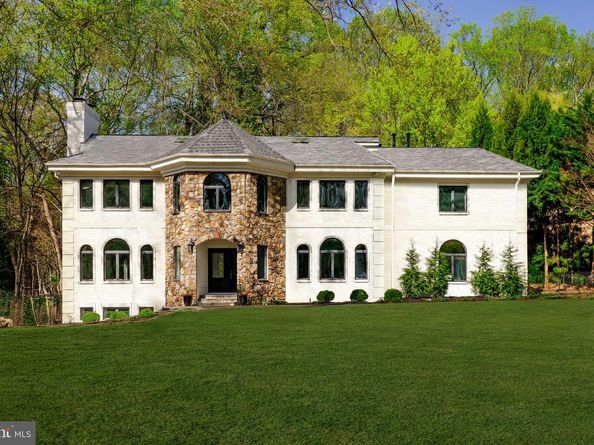 9200 Hollyoak Drive, Bethesda MD 20817