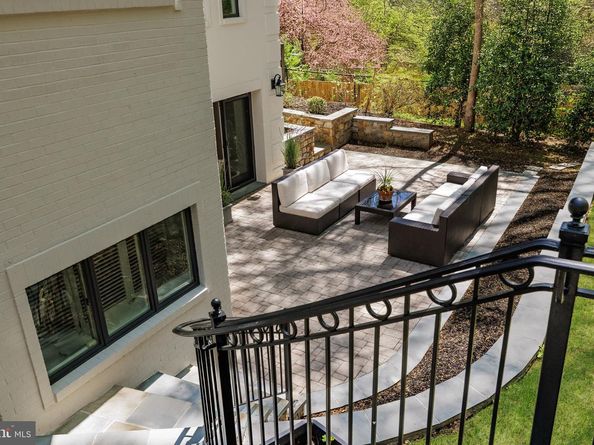 9200 Hollyoak Drive, Bethesda MD 20817