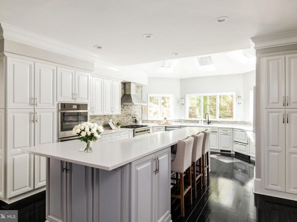 9200 Hollyoak Drive, Bethesda MD 20817