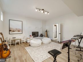 9200 Hollyoak Drive, Bethesda MD 20817