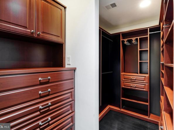 9200 Hollyoak Drive, Bethesda MD 20817