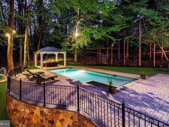 9200 Hollyoak Drive, Bethesda MD 20817