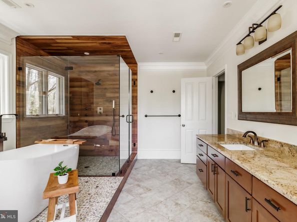 9200 Hollyoak Drive, Bethesda MD 20817