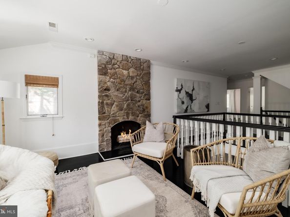 9200 Hollyoak Drive, Bethesda MD 20817