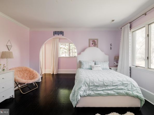 9200 Hollyoak Drive, Bethesda MD 20817