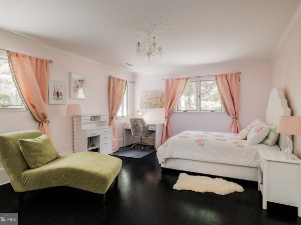 9200 Hollyoak Drive, Bethesda MD 20817