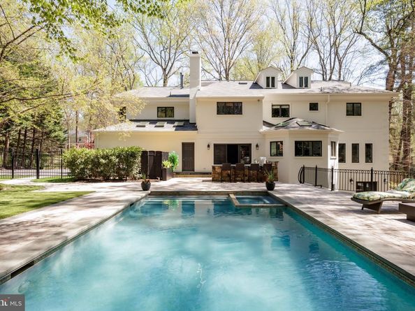 9200 Hollyoak Drive, Bethesda MD 20817