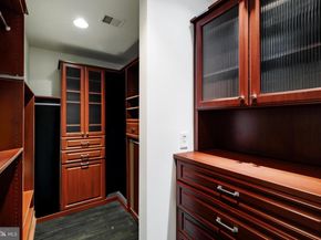 9200 Hollyoak Drive, Bethesda MD 20817