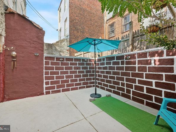 811 W Schiller Street, Philadelphia PA 19140