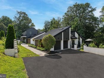1220 Valley Road