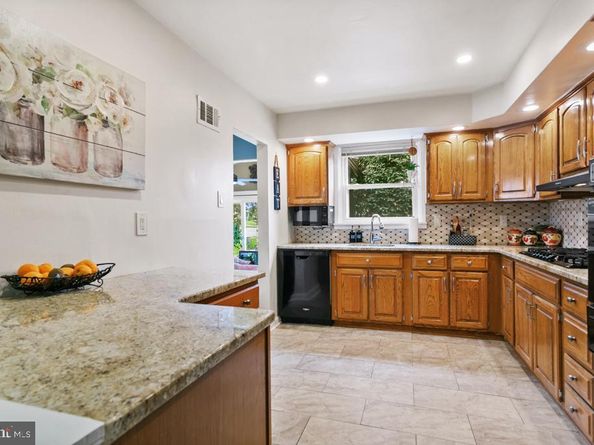 324 Warren Boulevard, Broomall PA 19008