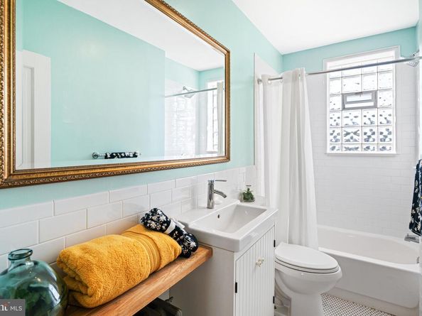 4517 Salmon Street, Philadelphia PA 19137
