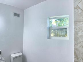 801 NE 36TH St, Oakland Park FL 33334