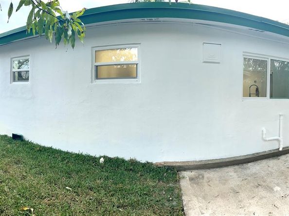 801 NE 36TH St, Oakland Park FL 33334