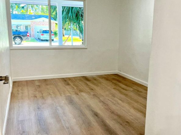 801 NE 36TH St, Oakland Park FL 33334