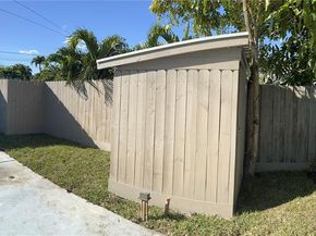 801 NE 36TH St, Oakland Park FL 33334