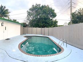 801 NE 36TH St, Oakland Park FL 33334