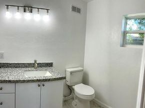 801 NE 36TH St, Oakland Park FL 33334
