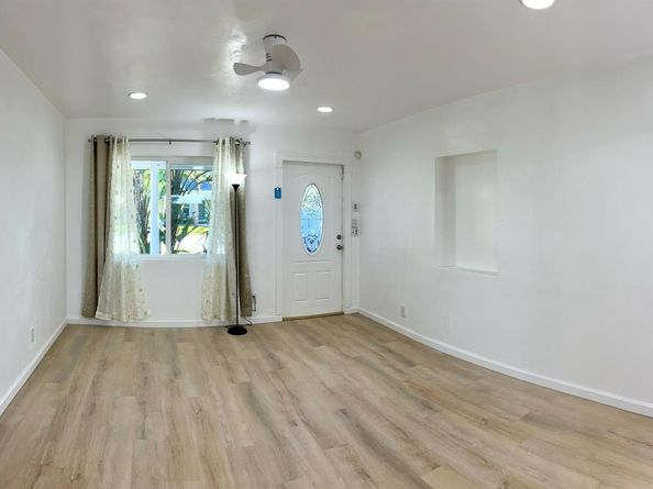 801 NE 36TH St, Oakland Park FL 33334