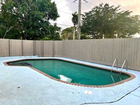 801 NE 36TH St, Oakland Park FL 33334
