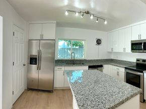 801 NE 36TH St, Oakland Park FL 33334