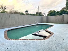 801 NE 36TH St, Oakland Park FL 33334
