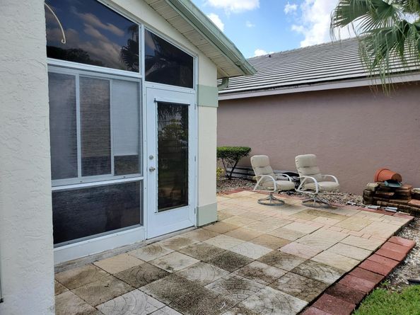 105 Harbor Lake Circle, Greenacres FL 33413