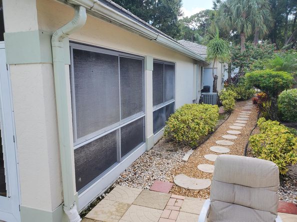 105 Harbor Lake Circle, Greenacres FL 33413
