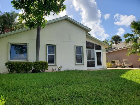 105 Harbor Lake Circle, Greenacres FL 33413