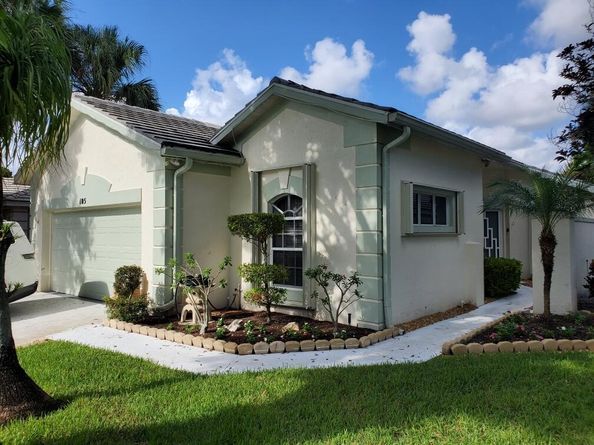 105 Harbor Lake Circle, Greenacres FL 33413