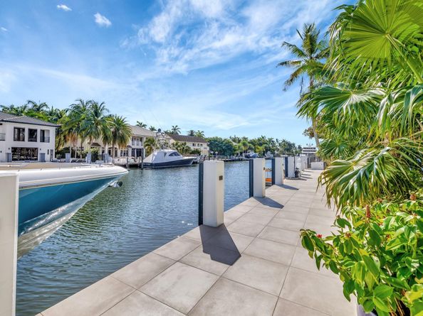 130 Nurmi Dr, Fort Lauderdale FL 33301