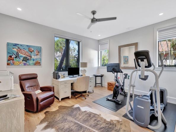 130 Nurmi Dr, Fort Lauderdale FL 33301