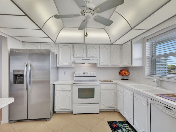 801 Lake Shore Dr 403, Lake Park FL 33403
