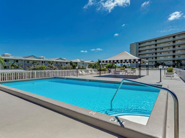 801 Lake Shore Dr 403, Lake Park FL 33403