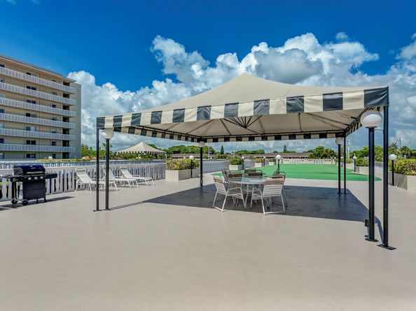 801 Lake Shore Dr 403, Lake Park FL 33403