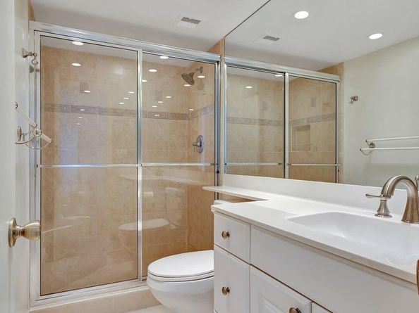 801 Lake Shore Dr 403, Lake Park FL 33403