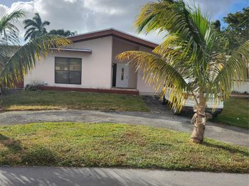 3828 E Lake Ter