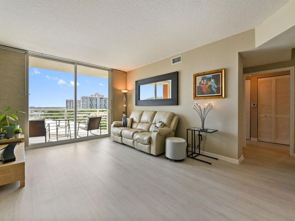 18800 NE 29th Avenue 816, Aventura FL 33180