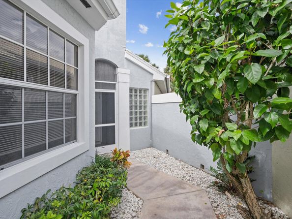 9089 Baybury Lane, West Palm Beach FL 33411