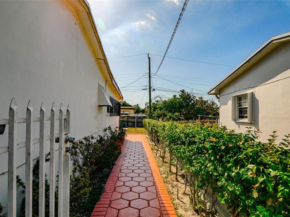 17800 NW 8th Ave, Miami FL 33169