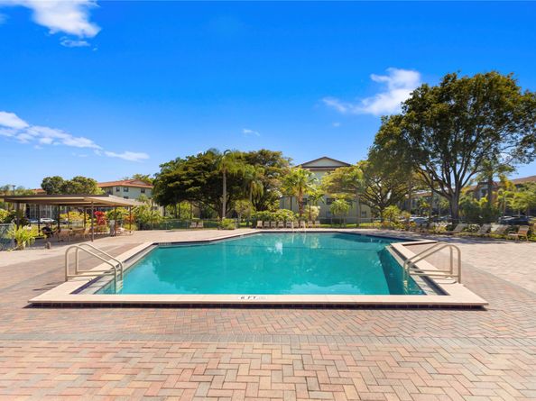 1501 SW 131st Way 211P, Pembroke Pines FL 33027