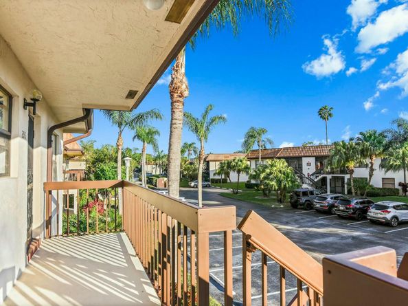 7185 Golf Colony Court 206, Lake Worth FL 33467