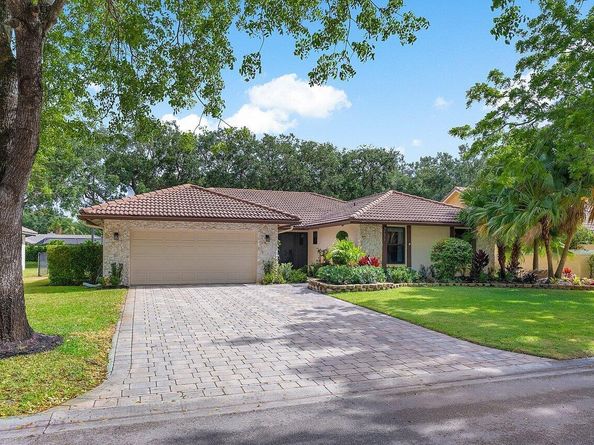 9077 NW 49th Place, Coral Springs FL 33067