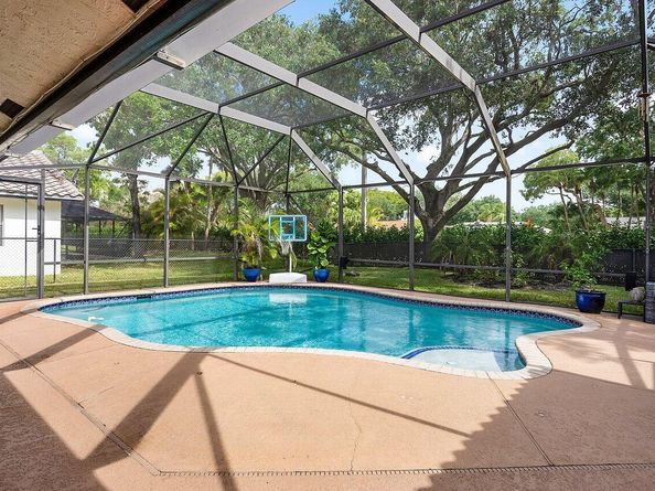 9077 NW 49th Place, Coral Springs FL 33067
