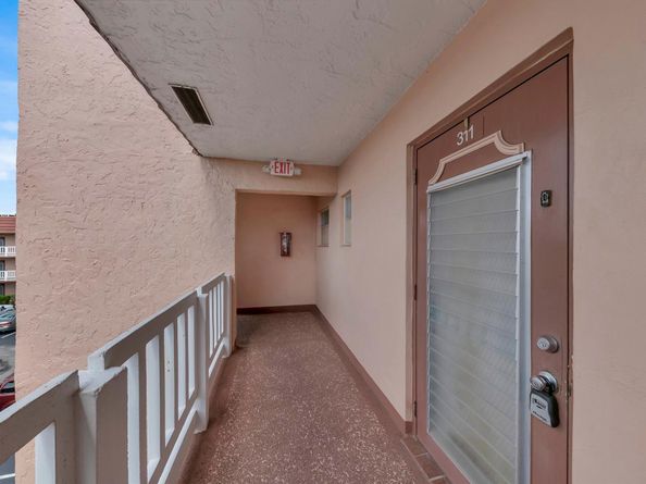 9401 Sunrise Lakes Boulevard 311, Sunrise FL 33322