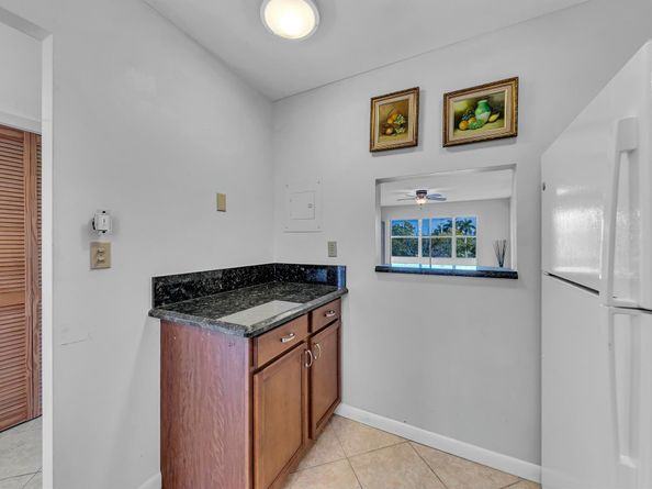 9401 Sunrise Lakes Boulevard 311, Sunrise FL 33322