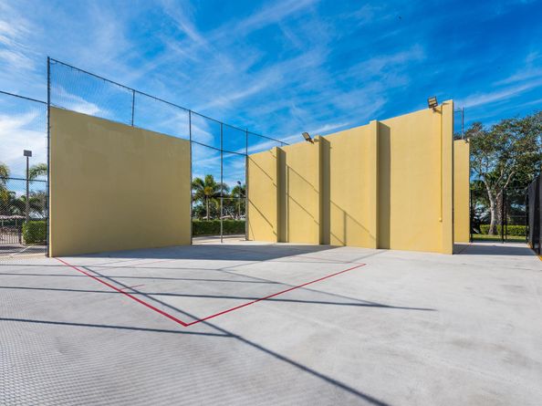122 Bedford E 122, West Palm Beach FL 33417
