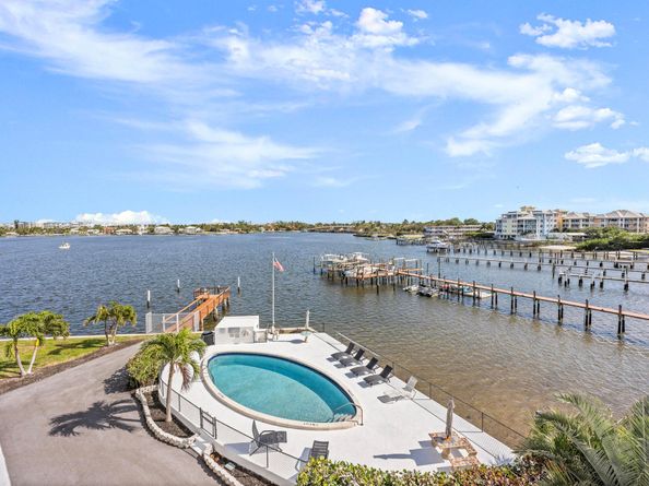 231 E Lantana Road 402, Lantana FL 33462